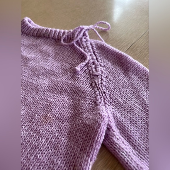 VINTAGE HAND KNIT GIRL’S PURPLE SWEATER - Picture 6 of 8